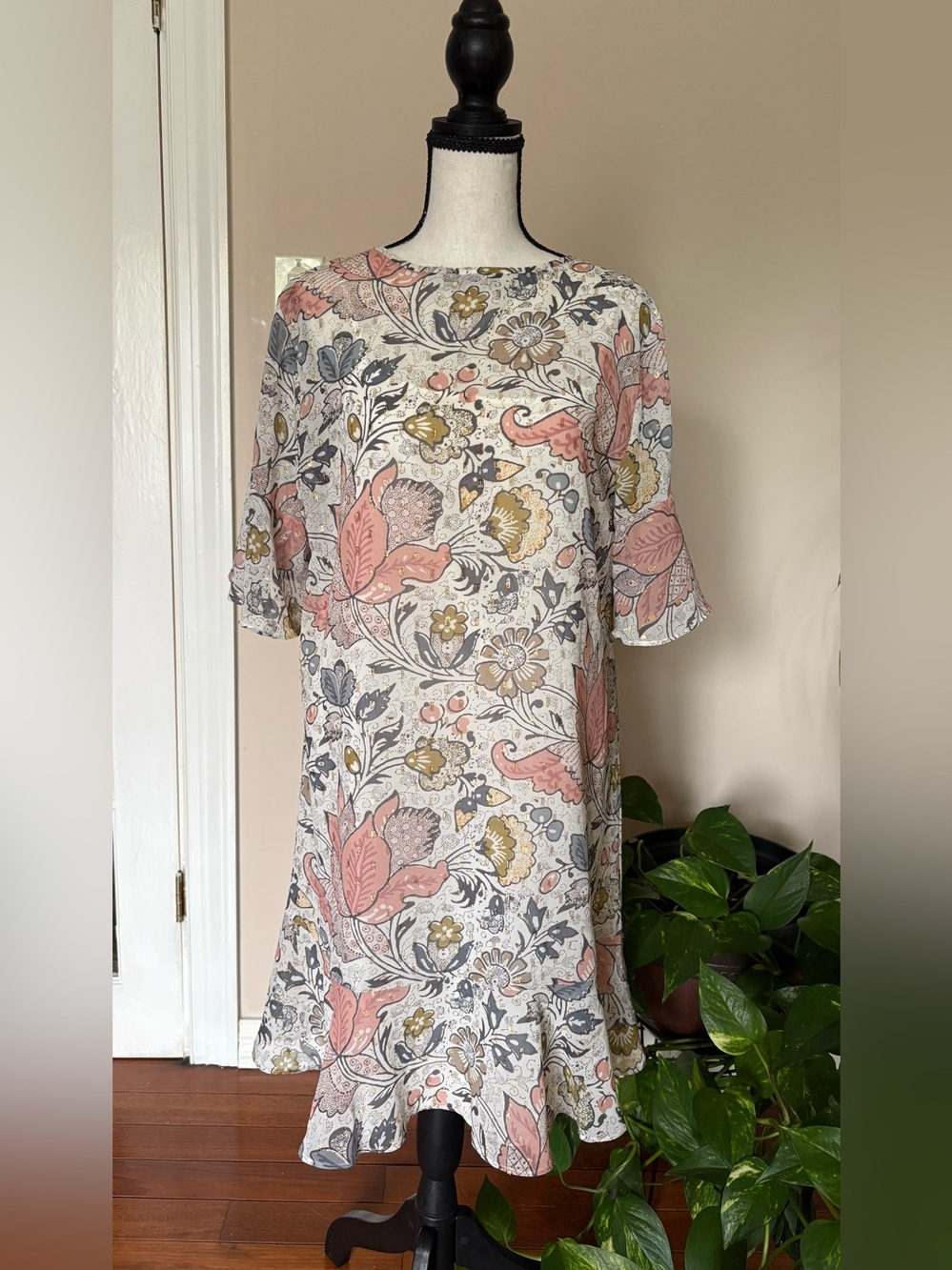 Size M LOFT Floral Print Blouse in Cream, Olive & Coral with Gold Accents